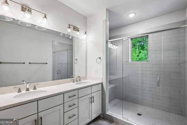 Building Photo - 687 Avondale Creek Dr.