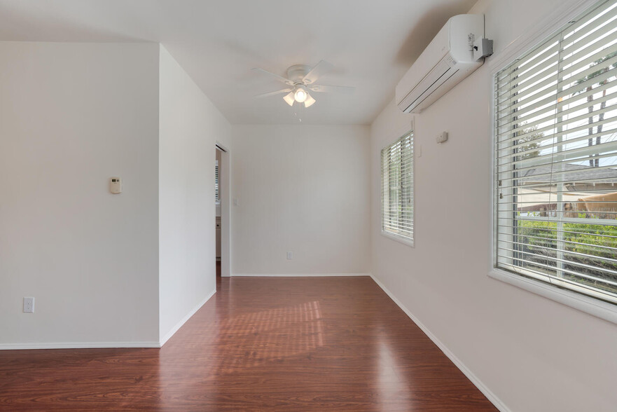 Dining area - 5534 Kester Ave