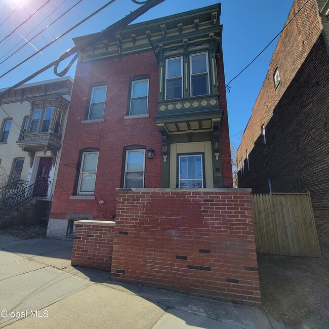 Building Photo - 762 Eastern Ave