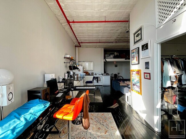 Building Photo - 248 McKibbin St