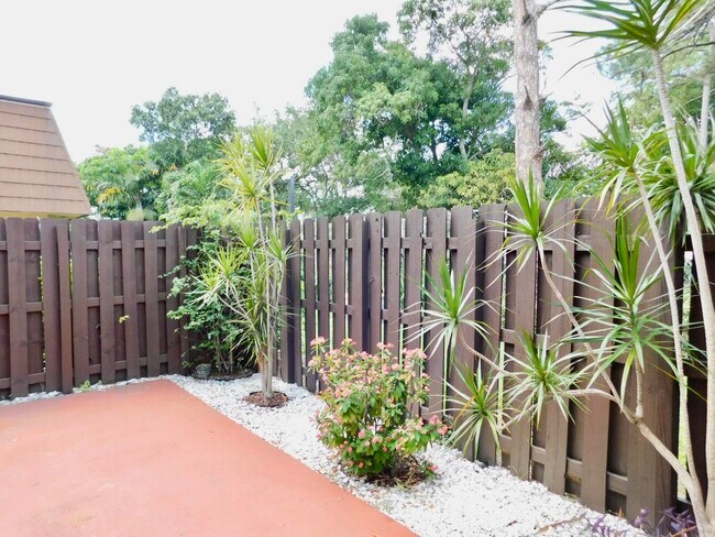 Building Photo - 4155 Turnberry Cir