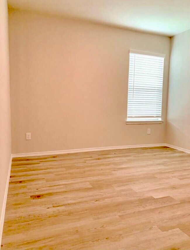 Building Photo - 2203 Levant Ln