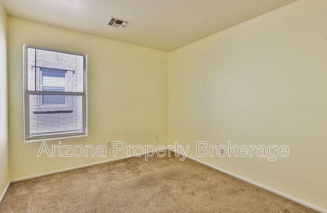 Building Photo - 1025 E Palomino Way