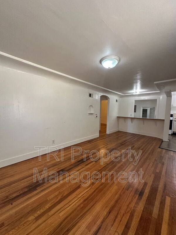 Building Photo - 2304 9th Ave