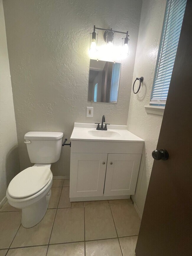 Building Photo - Cute Glenpool 3BD/1.5 BA near High School