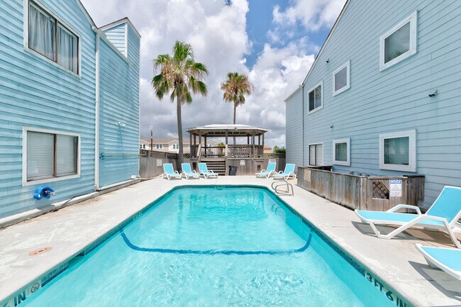 Building Photo - 15010 Leeward Dr