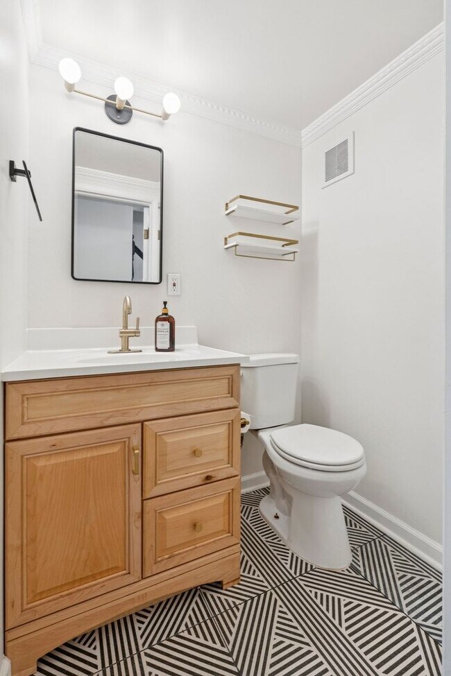 Building Photo - Home in Highly Desirable Forest Ridge!