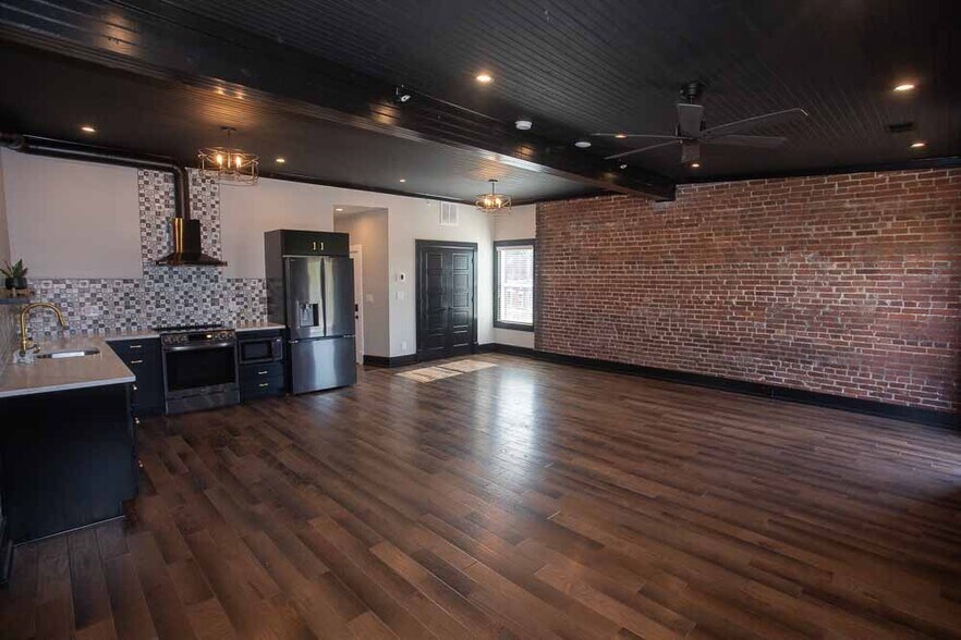 Building Photo - 1529 W Market St