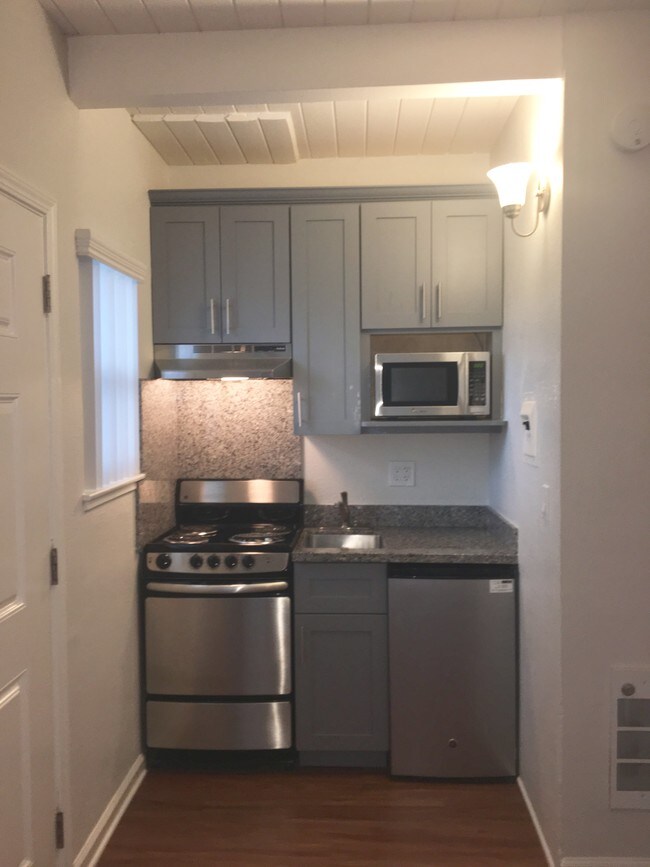 Building Photo - Greenwood Apartments