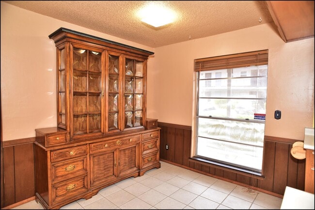 Building Photo - 6700 Escondido Dr