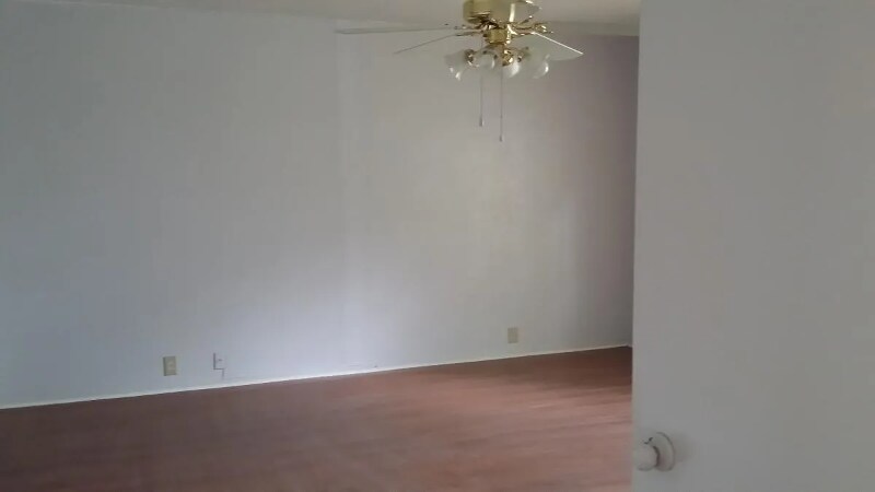 Building Photo - 1709 Woodlawn Pkwy
