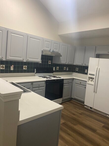 Kitchen - 327 Lee Miller Dr
