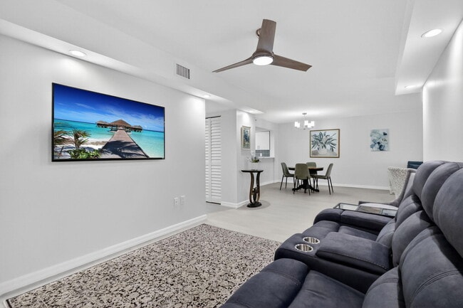 Building Photo - 12547 Imperial Isle Dr