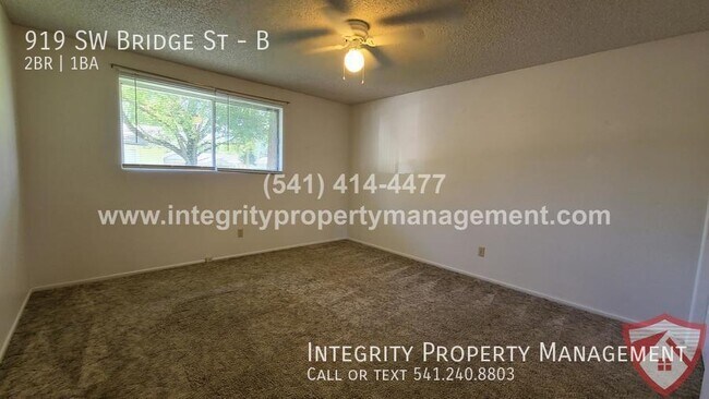 Building Photo - 919 SW Bridge St