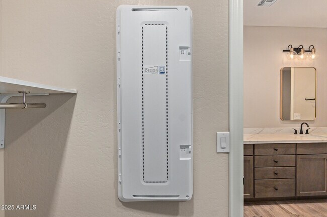 Building Photo - 2121 W Sonoran Desert Dr