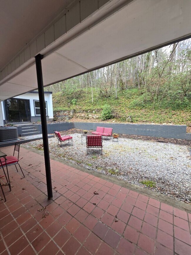 Building Photo - $1,800 - 3 Bedroom 2 Bathroom Gorgeous and Unique Furnished House in Webster