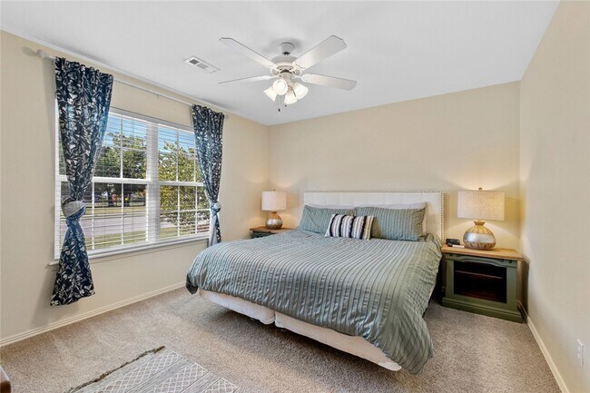 Building Photo - 4462 W Alberta St