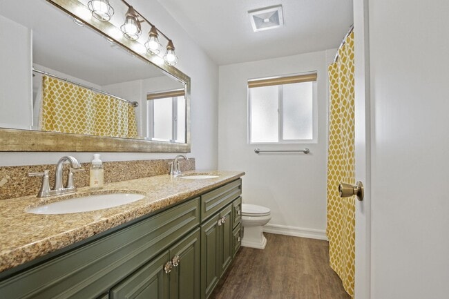 Building Photo - Lovely La Mirada Home