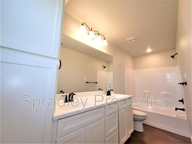 Building Photo - 202 Sparrow Cove