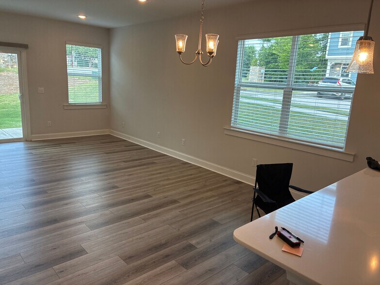 Building Photo - Room in Townhome on Old Grove Ln