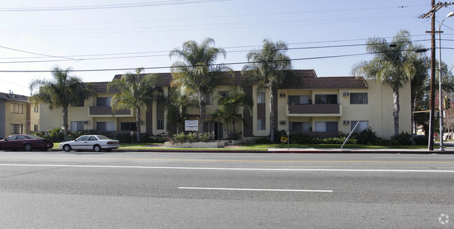 Building Photo - Woodman Villas