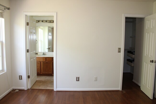 Building Photo - 2802 Gross Ave