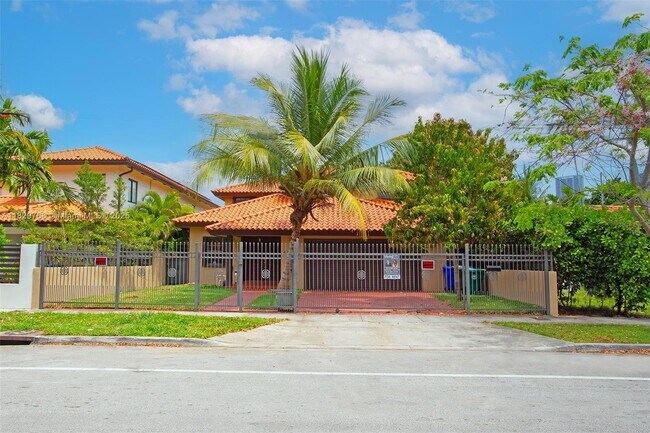 Building Photo - 443 SW 21st Rd