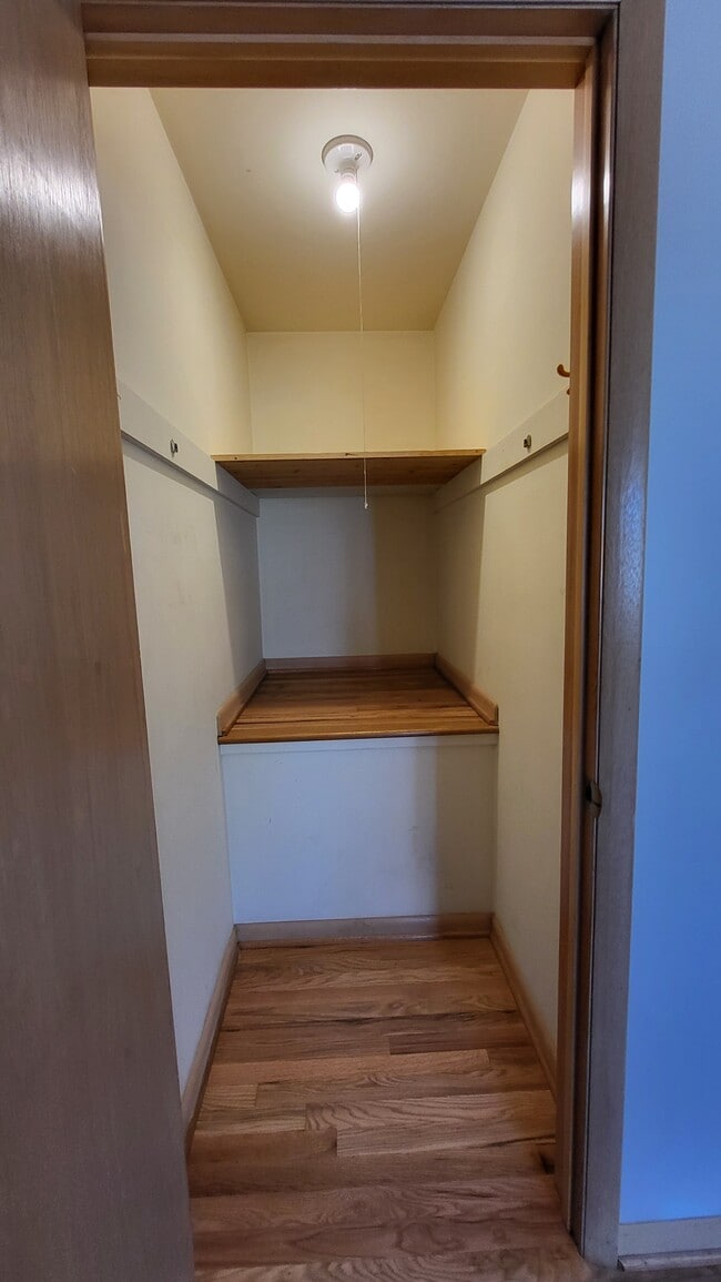 Family Room Closet - 4365 Glenmawr Ave