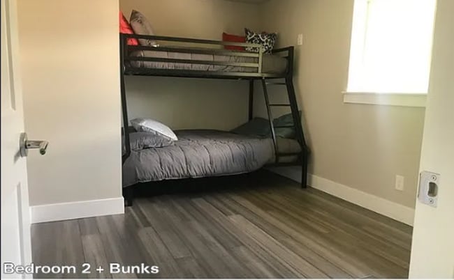 Building Photo - Beautiful 4 Bed, 3 Bath Walking Distance to the Beach!!!