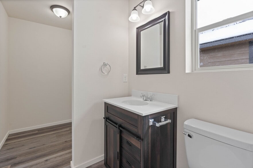 master bath - 9109 W Winona Rd