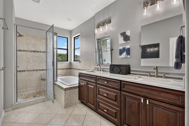 Building Photo - 2801 Manitou Dr