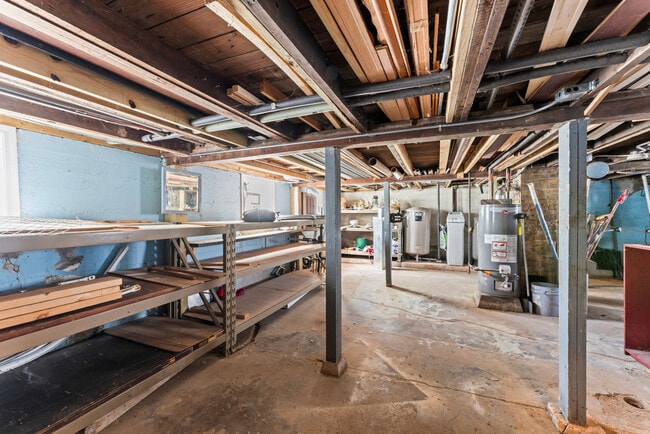 Building Photo - 2916 Oakwood Ave