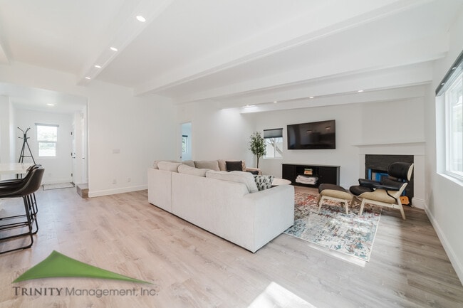 Building Photo - 341 N Sierra Ave