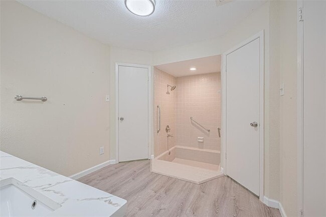 Building Photo - 2107 Shadowbriar Dr