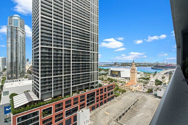 Building Photo - 121 NE 5th St