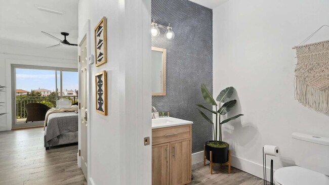 Building Photo - 9955 E County Hwy 30A