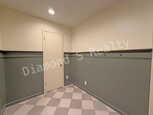 Building Photo - Southeast Springfield 3 Bedroom Home Available!