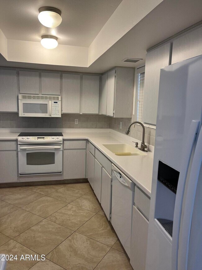 Building Photo - 26014 S Howard Dr