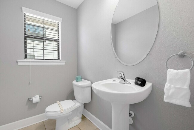 Building Photo - 14525 Damai Ln