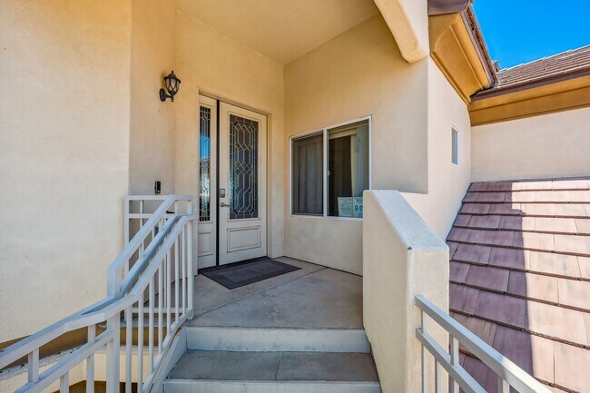 Building Photo - 3 BR + Bonus, Fully furnished, Includes Ut...