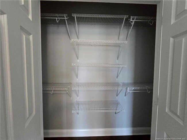 Building Photo - Rental in gated Gates Four!