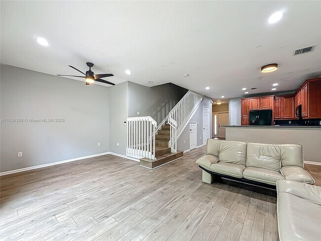 Building Photo - 2505 NW 31st Ct