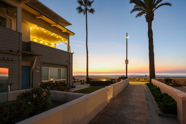 Building Photo - 2949 Ocean Front Walk