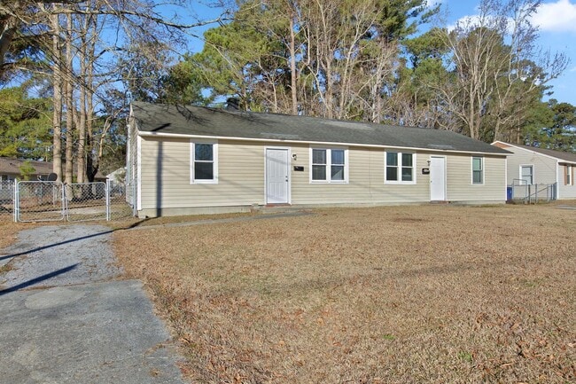 Building Photo - 2 Bedroom Duplex in Jacksonville