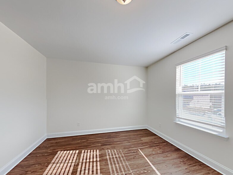 Building Photo - 1136 Bentley Pl