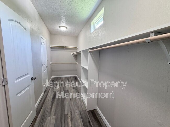 Building Photo - 816 Shady Ln