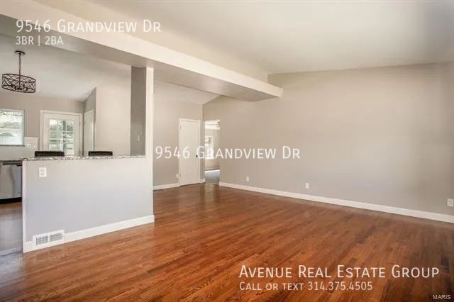 Building Photo - 9546 Grandview Dr