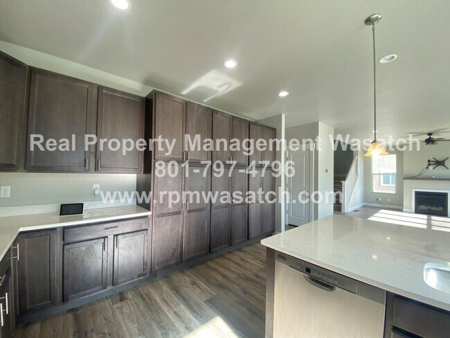 Building Photo - Rent This Beautiful 3 Bedroom 2.5 Bathroom...