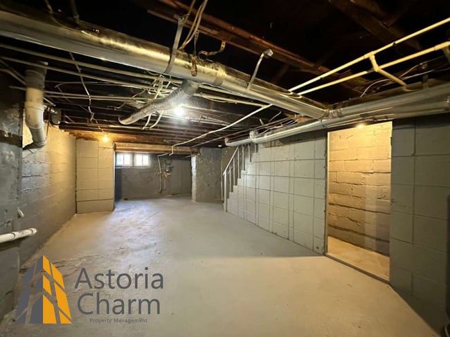 Building Photo - 4 Bedroom or 3 Bedroom with Den Home with First Floor Bedroom on Homestead Street