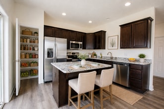 Building Photo - 3 Bedroom / 2.5 Bath Unit